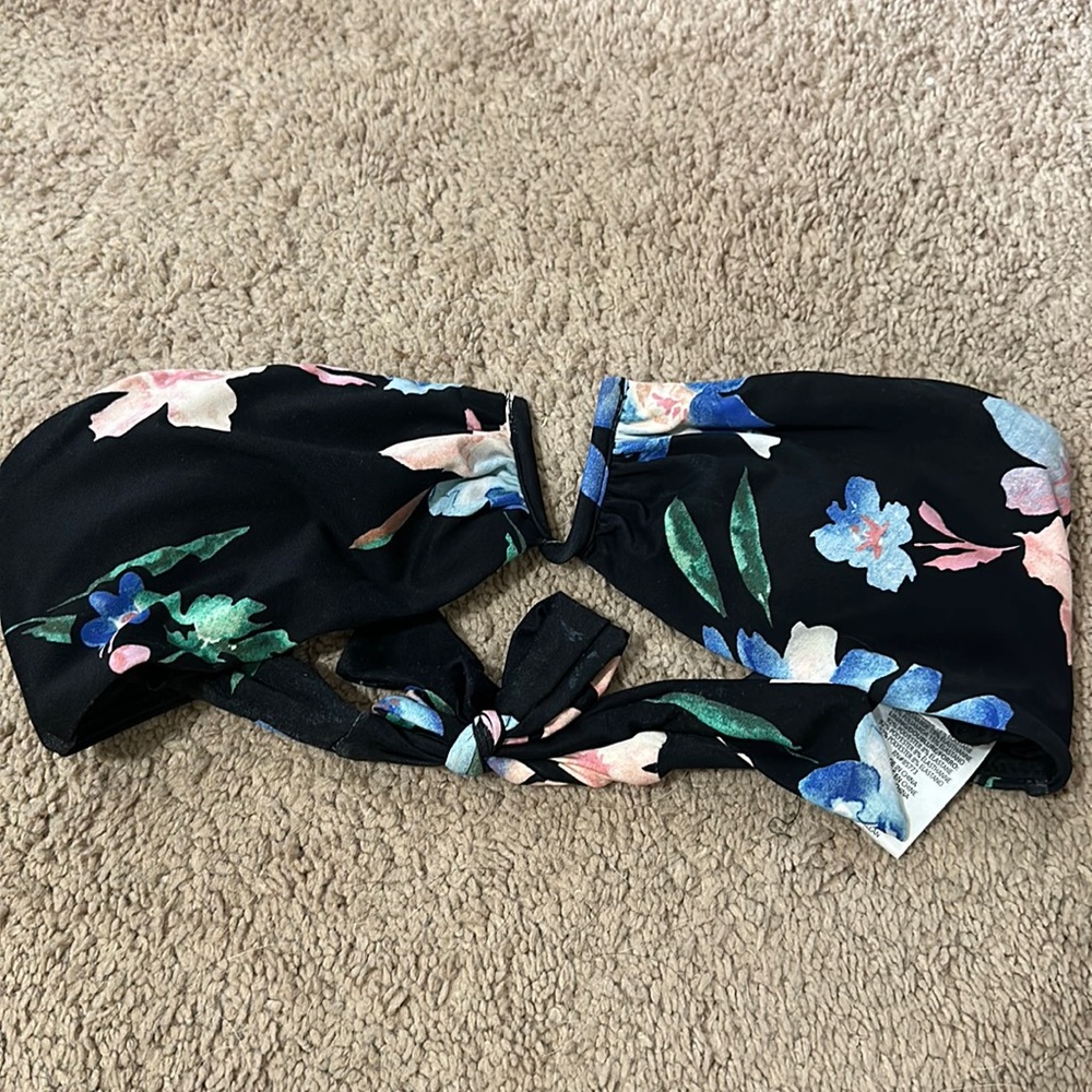 O’Neill floral bikini top